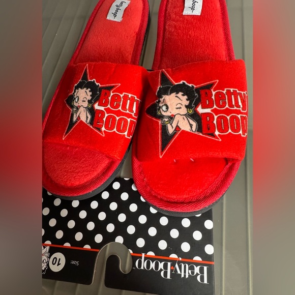 Betty Boop Shoes - Betty Boop Vibrant Red cushion slip-on Slippers size 10